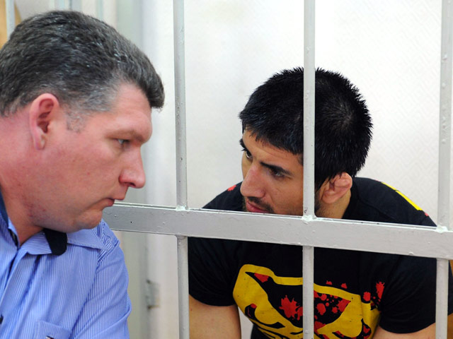 Защита самбиста Расула Мирзаева, обвиняемого в гибели студента Ивана Агафонова, в среду попыталась оправдать его в глазах суда по делу о нашумевшей драке у московского клуба "Гараж"