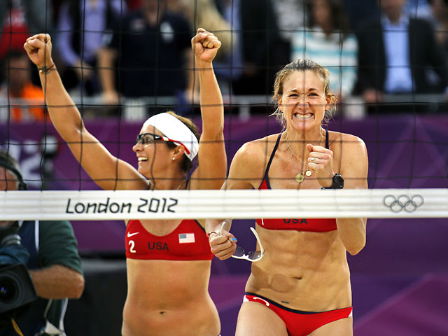 Американки Мисти Мэй-Тринор и Керри Уолш стали трехкратными победительницами олимпийских соревнований по пляжному волейболу