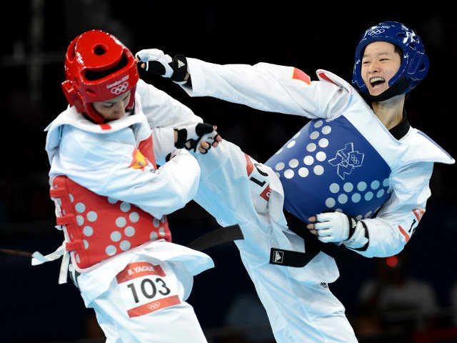 Китаянка У Цзинюй стала олимпийской чемпионкой по тхэквондо в весовой категории до 49 кг. В финале она выиграла у испанки Брихитт Яге Энрике со счетом 8:1