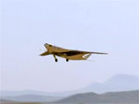 Модель треугольного самолета X-48C совершила тестовый полет - 9-минутное парение в воздухе работники NASA назвали "успешным испытанием", хотя, по задумке, прототип должен был летать в течение получаса