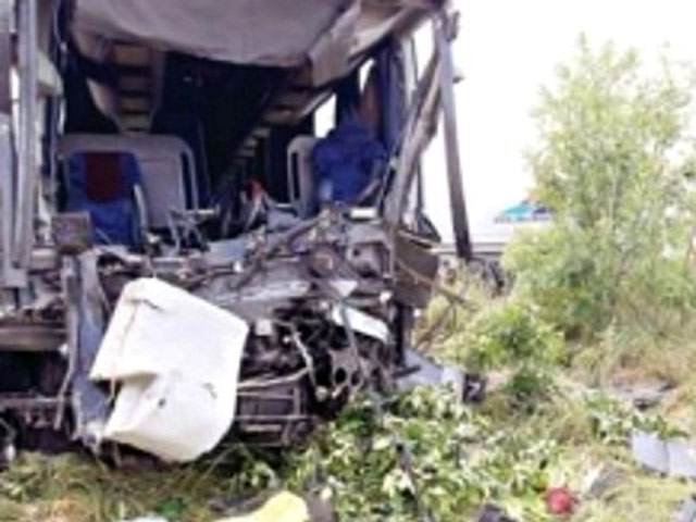 В Молдавии в результате аварии автобуса, который перевернулся на трассе и рухнул с обрыва, погибли 11 человек, еще 25 были госпитализированы