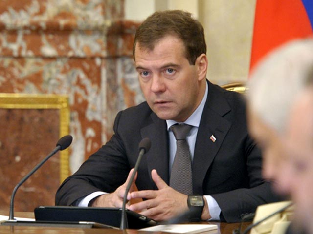 Премьер-министр РФ Дмитрий Медведев в четверг на заседании правительства прокомментировал очередную неудачу России с запуском спутников и высказался на тему особенностей формирования миграционной политики в стране