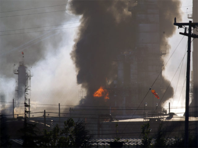 Ликвидация ущерба от сильного пожара на нефтеперерабатывающем заводе компании Chevron в Ричмонде в штате Калифорния, по мнению экспертов, займет несколько месяцев