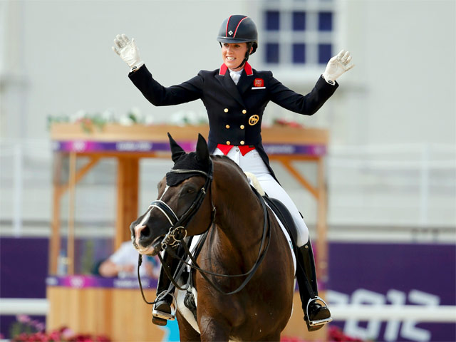 Представительница Великобритании Шарлотт Дюжардин на мерине Вальегро стала победительницей индивидуальных соревнований по выездке на домашних Олимпийских играх в Лондоне