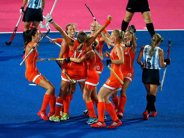 В Лондоне завершился олимпийский турнир по хоккею на траве среди женских команд, победительницами которого стали представительницы Голландии