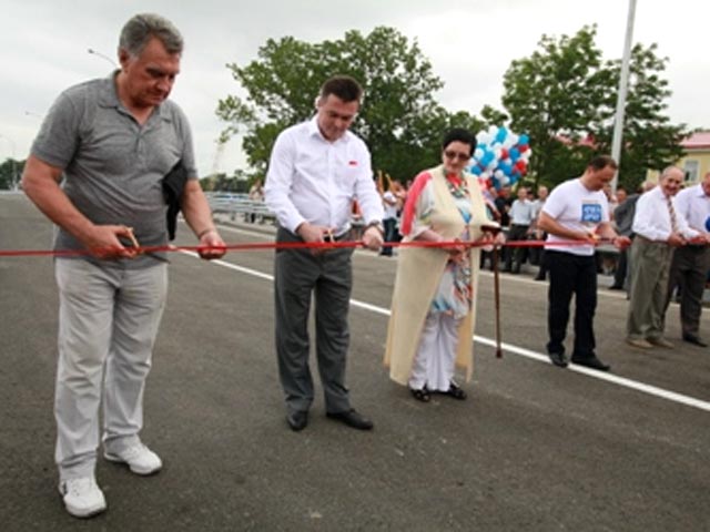 Церемония открытия моста через бухту Золотой Рог, 11 августа 2012 года