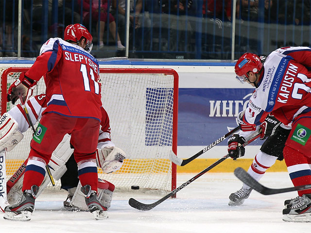 Молодежная сборная России по хоккею переиграла сверстников из Канады во втором из четырех матчей, посвященных 40-летию суперсерии СССР - Канада 1972 года