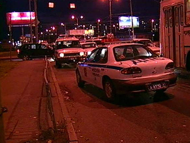 Полицейские в ночь на воскресенье в Москве в ходе преследования задержали водителя Mercedes, который находился за рулем в состоянии алкогольного опьянения