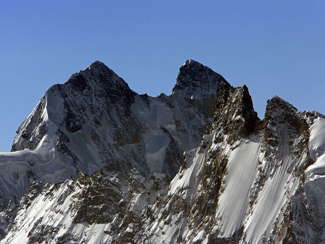Российский альпинист погиб при восхождении на вершину Ушба в Сванетии, сорвавшись с высоты