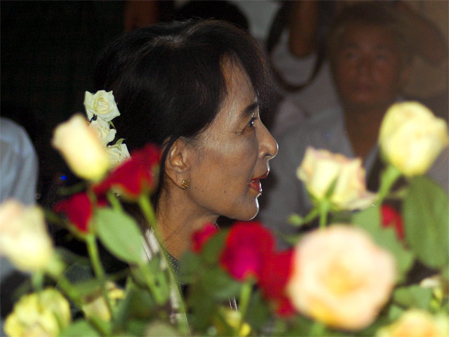 Лидер демократической оппозиции Мьянмы Аун Сан Су Чжи провела в воскресенье переговоры с президентом страны Тейн Сейном - впервые с того момента, как она стала членом парламента