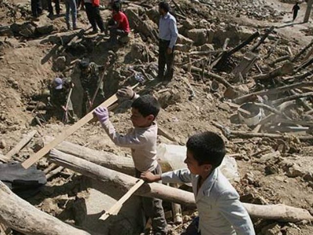 Власти пострадавшей от землетрясения иранской провинции Восточный Азербайджан объявили двухдневный траур по жертвам стихии
