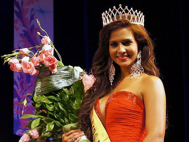 В конкурсе "Миссис-Вселенная-2012", финал которого в воскресенье вечером прошел в Ростове-на-Дону, победила 26-летняя жительница Колумбии Лайла Мартинез