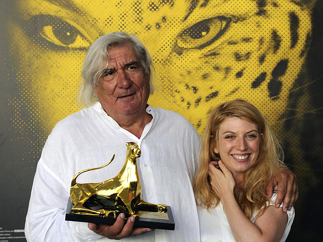 Победителем 64-го кинофестиваля в швейцарском городе Локарно - обладателем "Золотого леопарда" и 90 тысяч швейцарских франков - стала лента французского кинорежиссера Жан-Клода Бриссо "Девушка из ниоткуда"