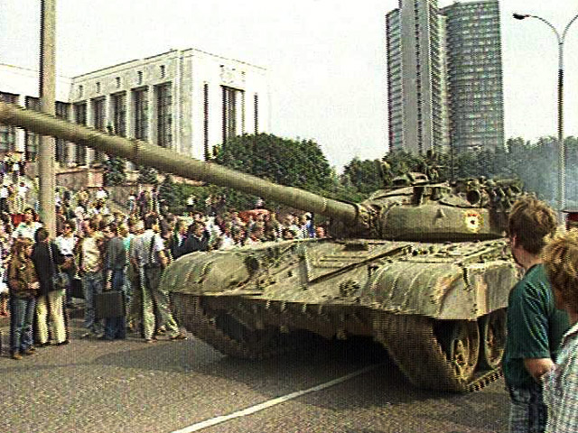 19 августа 1991 года хунта ГКЧП попыталась захватить власть, однако сотни тысяч людей по всей стране вышли на улицы и мирно отстояли свое право на свободу
