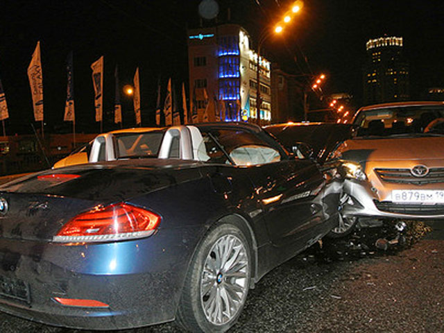 Cвященник, крестивший дочь Киркорова, устроил аварию на спорткаре BMW с дипномерами
