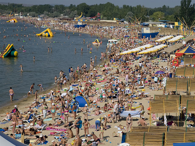 В Краснодарском крае расследуются причины гибели сразу шести человек, утонувших 13 августа во время купания в Черном море на территории курортного города Анапы