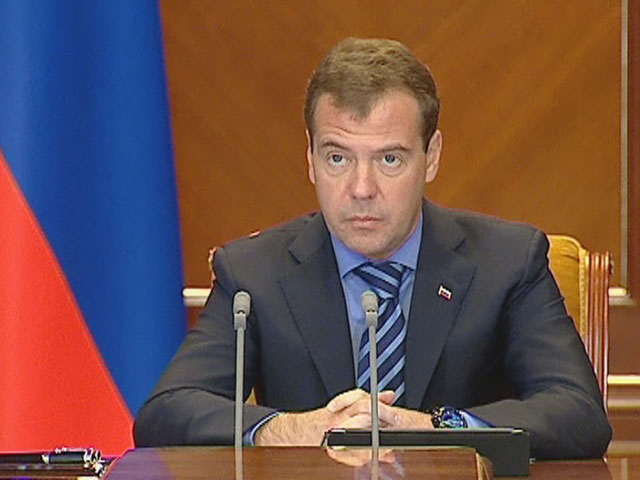 Премьер-министр России Дмитрий Медведев остался недоволен не только состоянием российской космической области, но и уровнем подготовки совещания, которое прошло накануне и за которое отвечал вице-премьер Дмитрий Рогозин