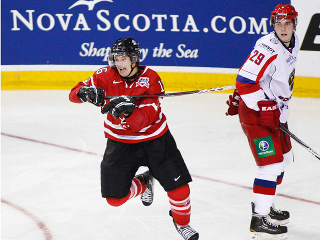 Молодые российские хоккеисты проиграли канадцам "Суперсерию-2012"  