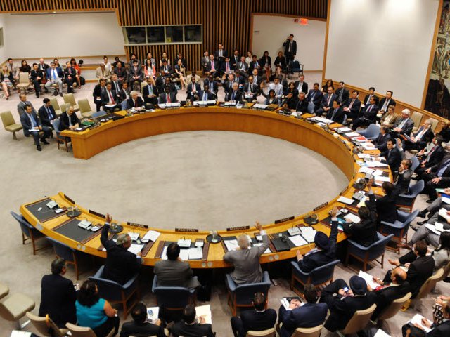 Делегации западных стран в Совете Безопасности ООН отклонили предложенный РФ проект заявления, осуждающий теракт в Дамаске, который был совершен поблизости от места проживания ооновских наблюдателей