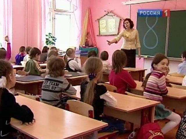 Столичные учителя в новом учебном году потеряют ощутимые надбавки к зарплате, утверждается в публикации "Московских новостей"