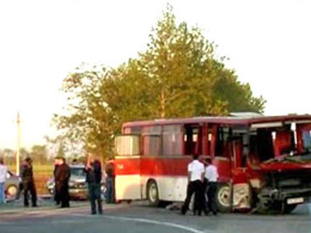 Четверо граждан России оказались среди пострадавших в столкновении автобуса и грузовика в Крыму на трассе Симферополь-Ялта