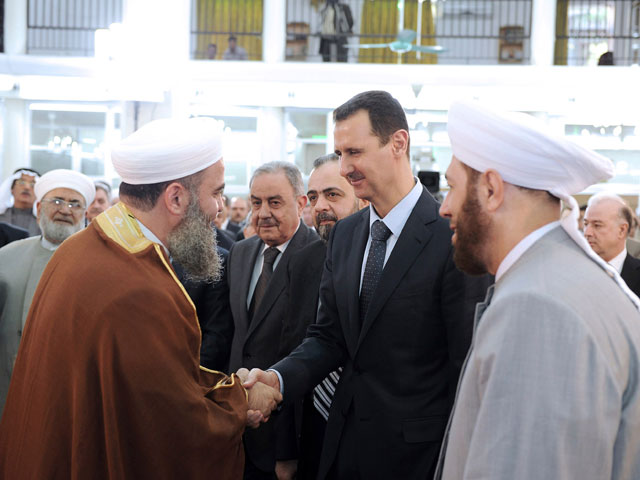 Башар Асад впервые за месяц появился на публике