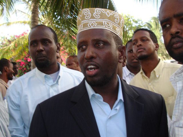 Вместо ожидавшихся выборов нового президента в Сомали привели к присяге отобранных старейшинами членов парламента, которые через неделю-две изберут главу государства