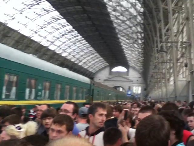 Российскую блогосферу взбудоражил случай на Киевском вокзале в Москве, где на минувшей неделе на "встречу" с обидевшими женщин приезжими пришла толпа