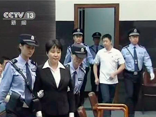 Западная пресса высказала сомнения по поводу личности женщины, которая присутствовала при вынесении смертного приговора с отсрочкой исполнения в два года жене опального китайского политика Бо Силая - 53-летней Гу Кайлай