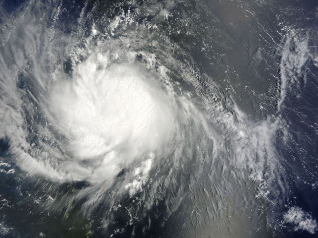 Новый тропический шторм Isaac сформировался в Атлантическом океане и направляется в сторону полуострова Флорида, где должен пройти съезд Республиканской партии США