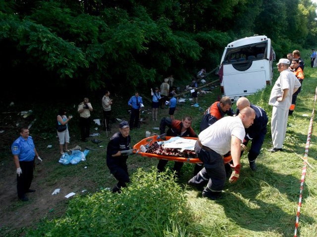 Женщина, пострадавшая в аварии автобуса с псковскими паломниками на Украине в начале июля, скончалась в лечебно-реабилитационном центре в Москве