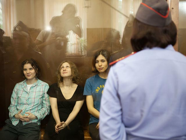 Участницы панк-группы Pussy Riot, осужденные на прошлой неделе на два года колонии за акцию в храме Христа Спасителя, сидят в следственном изоляторе N6 в Печатниках