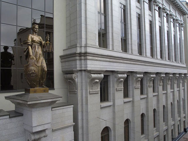 Решение о значительном смягчении наказания насильнику принял Верховный суд РФ