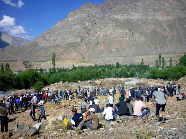 Участники согласились прекратить протест в обмен на согласие властей вывести войска из административного центра Горно-Бадахшанской автономной области (ГБАО) Таджикистана