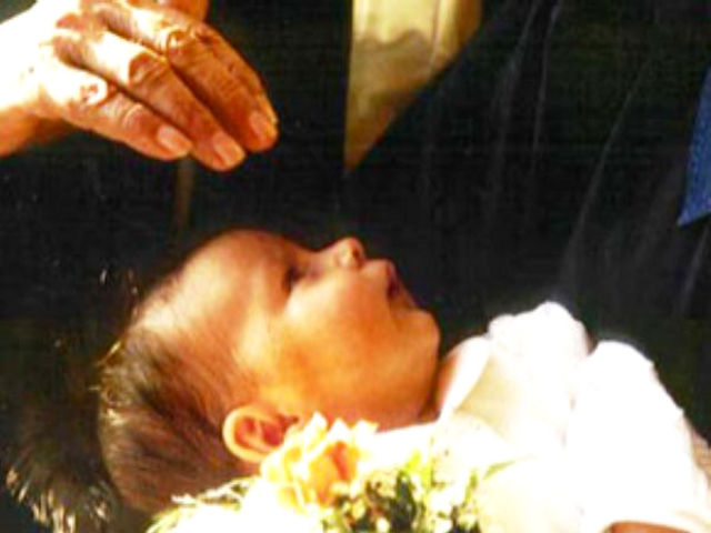 В католической епархии Хертонгебош голландский священник отказался крестить ребенка от лесбийской пары. Проблему решили просто - ребенка однополой пары крестил другой священник в Эйндховене