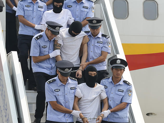 Полиция африканского государства Ангола выдала китайским властям несколько десятков бандитов, которые занимались грабежами и вымогательством