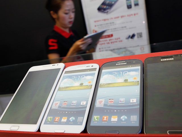 Apple продолжает атаковать Samsung: требует запретить в США сразу восемь телефонов
