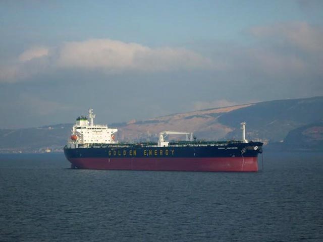 Как сообщает Reuters со ссылкой на руководство компании-оператора греческого танкера, Energy Centurion был обнаружен у нигерийского побережья кораблем французских ВМС