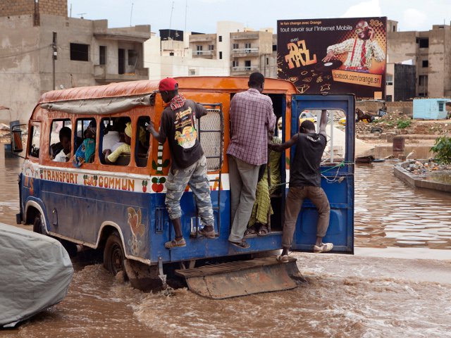 Президент Сенегала предложил ликвидировать верхнюю палату парламента и направить сэкономленные средства на борьбу с последствиями сильного наводнения, в котором за две недели погибли не менее 13 человек