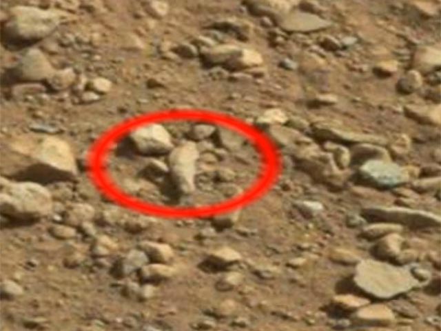 Марсоход Curiosty фиксирует возможные остатки пальца