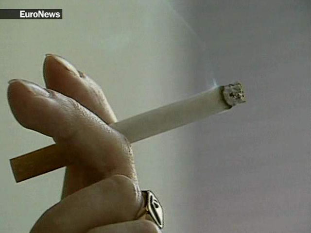 Курильщики зря надеялись: Минздрав дожидается от правительства разрешения загнать их в резервации