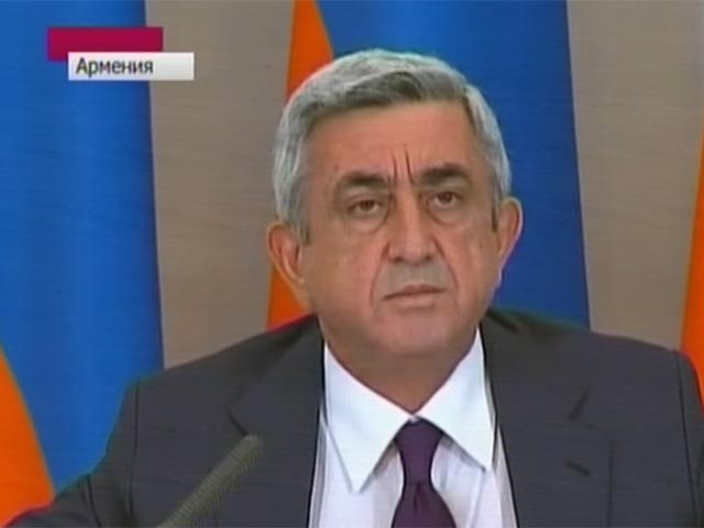 Президент Армении Серж Саргсян в этой связи обвинил власти Венгрии в сговоре с Будапештом