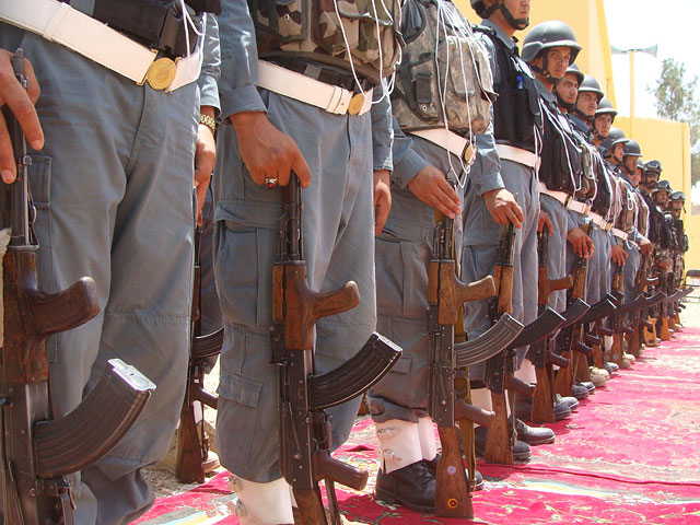 США остановили программу обучения афганских новобранцев. Их проверят на связи с талибами