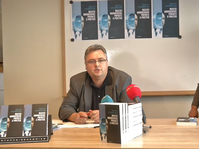 Норвежский издатель Кьетил Стормарк объявил о начале продаж книги "Личные электронные письма убийцы", которая содержит электронную переписку норвежского террориста Андерса Брейвика