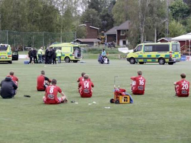 У шведского футболиста остановилось сердце во время матча