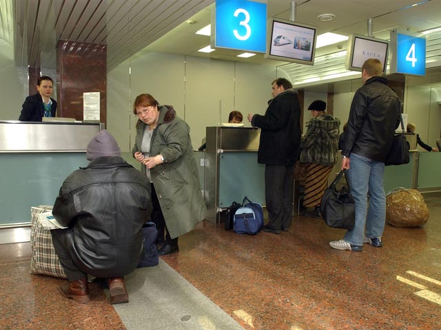 В столичном аэропорту "Домодедово" мужчина похитил сумку с драгоценностями и улетел в Испанию