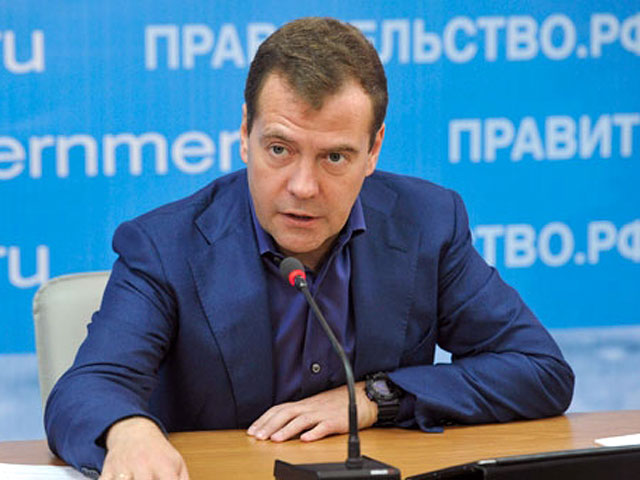 Премьер-министр РФ Дмитрий Медведев в ходе визита в Саратовскую область не смог посетить одно из местных аграрных производств из-за размытых дорог