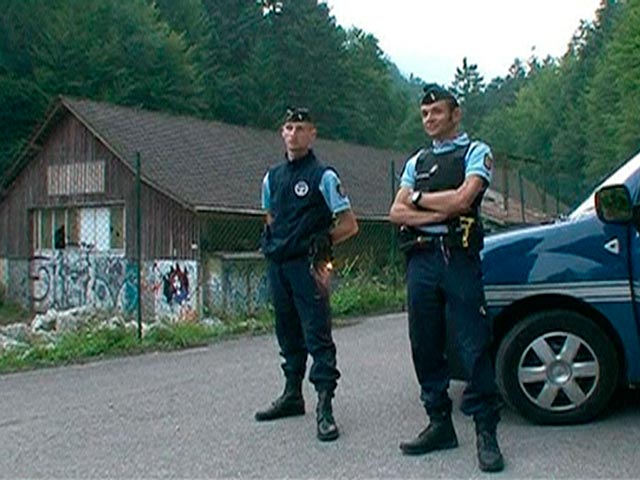Во французских Альпах ищут преступника, расстрелявшего семью британских туристов и велосипедиста
