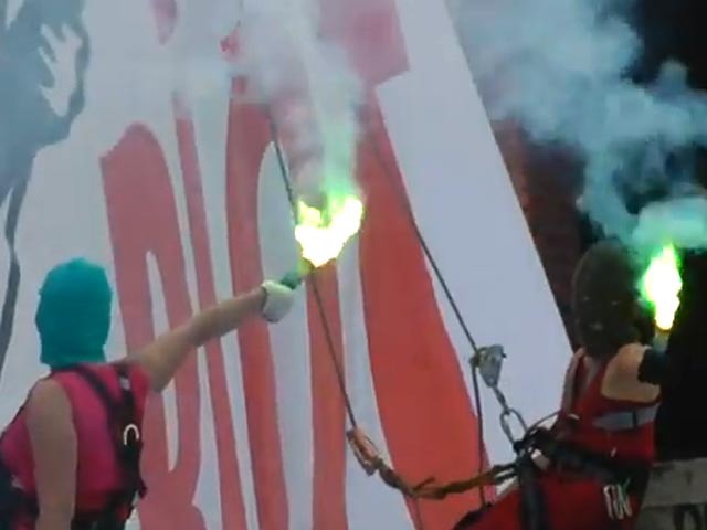 На церемонии MTV Video Music Awards в США показали ВИДЕО "от Pussy Riot" с обличением Путина