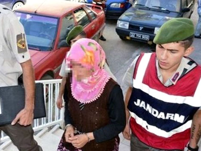 Забеременевшая после изнасилований турчанка положила голову обидчика на городской площади в назидание мужчинам